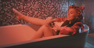 Haley Reinhart feet photo thumbnail