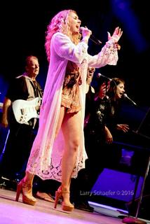 Haley Reinhart feet photo thumbnail