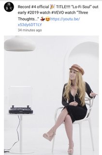 Haley Reinhart feet photo thumbnail