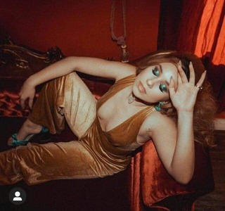 Haley Reinhart feet photo thumbnail