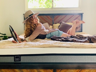 Haley Reinhart feet photo thumbnail