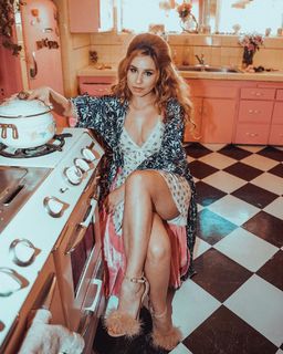 Haley Reinhart feet photo thumbnail