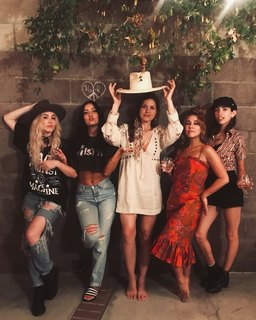 Haley Reinhart feet photo thumbnail