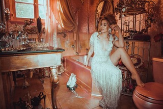 Haley Reinhart feet photo thumbnail