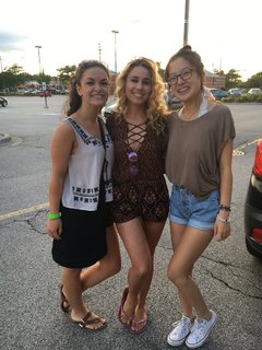 Haley Reinhart feet photo thumbnail