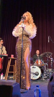 Haley Reinhart feet photo thumbnail