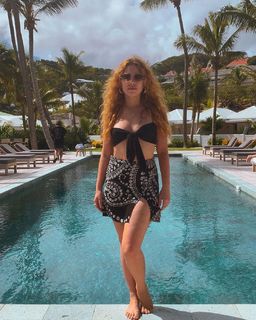 Haley Reinhart feet photo thumbnail