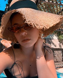 Haley Reinhart feet photo thumbnail