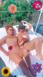 Haley Reinhart feet photo thumbnail