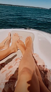 Haley Reinhart feet photo thumbnail