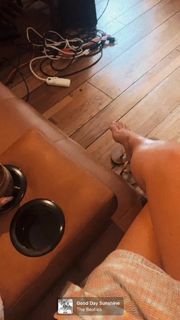 Haley Reinhart feet photo thumbnail