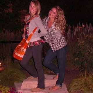 Haley Reinhart feet photo thumbnail