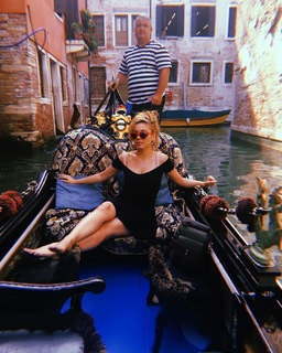 Haley Reinhart feet photo thumbnail