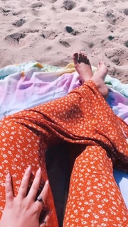 Haley Reinhart feet photo thumbnail