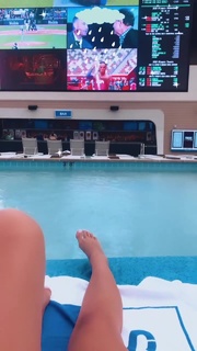 Haley Reinhart feet photo thumbnail