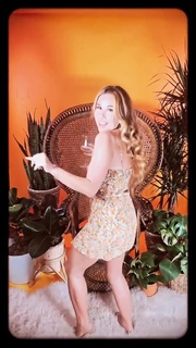 Haley Reinhart feet photo thumbnail