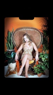 Haley Reinhart feet photo thumbnail