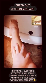 Haley Reinhart feet photo thumbnail