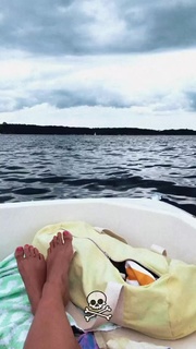 Haley Reinhart feet photo thumbnail