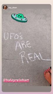 Haley Reinhart feet photo thumbnail