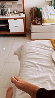 Haley Reinhart feet photo thumbnail