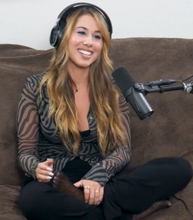 Haley Reinhart feet photo thumbnail