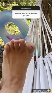 Haley Reinhart feet photo thumbnail