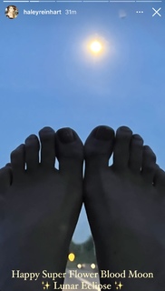 Haley Reinhart feet photo thumbnail