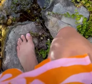 Haley Reinhart feet photo thumbnail