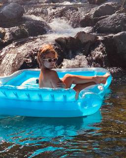 Haley Reinhart feet photo thumbnail