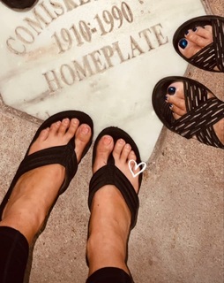 Haley Reinhart feet photo thumbnail