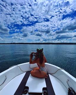 Haley Reinhart feet photo thumbnail