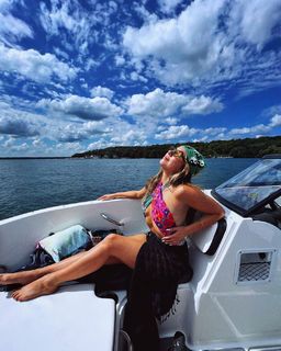 Haley Reinhart feet photo thumbnail