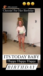 Haley Reinhart feet photo thumbnail