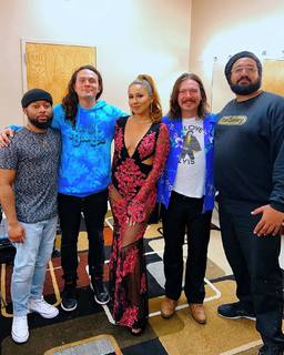 Haley Reinhart feet photo thumbnail