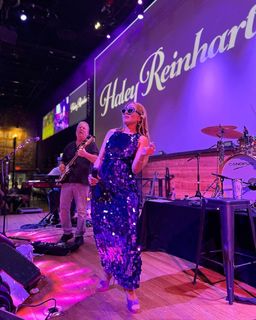 Haley Reinhart feet photo thumbnail