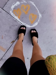 Haley Reinhart feet photo thumbnail
