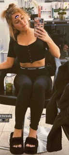 Haley Reinhart feet photo thumbnail