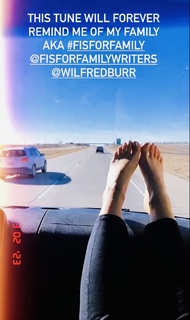 Haley Reinhart feet photo thumbnail