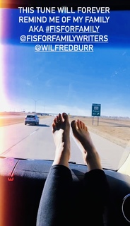 Haley Reinhart feet photo thumbnail