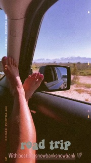 Haley Reinhart feet photo thumbnail