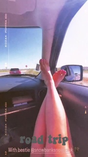 Haley Reinhart feet photo thumbnail