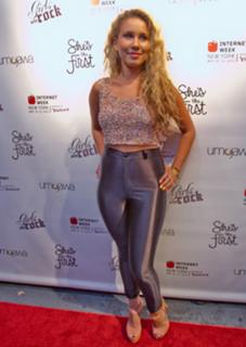 Haley Reinhart feet photo thumbnail