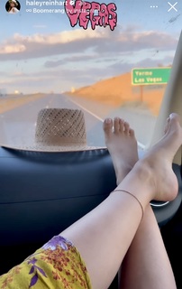 Haley Reinhart feet photo thumbnail