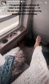 Haley Reinhart feet photo thumbnail