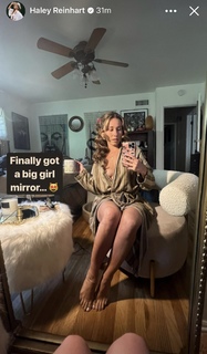 Haley Reinhart feet photo thumbnail