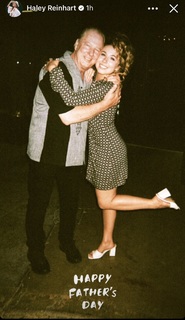 Haley Reinhart feet photo thumbnail