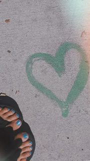 Haley Reinhart feet photo thumbnail