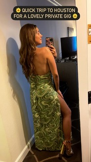 Haley Reinhart feet photo thumbnail