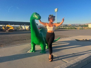 Haley Reinhart feet photo thumbnail